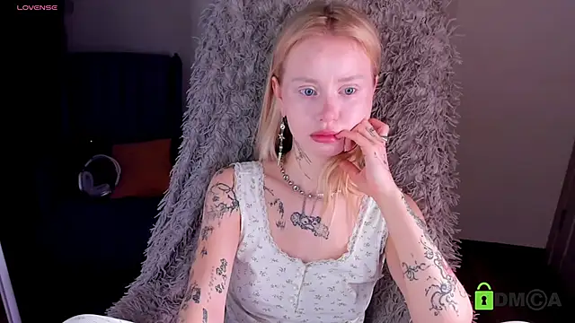 Snapshot of MalenaErnman chatting on January 8, 10:37 am MalenaErnman online show from January 8, 10:37 am