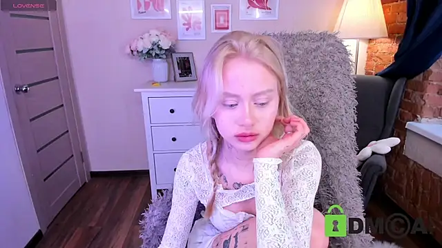 Snapshot of MalenaErnman chatting on February 28, 10:30 am MalenaErnman online show from February 28, 10:30 am