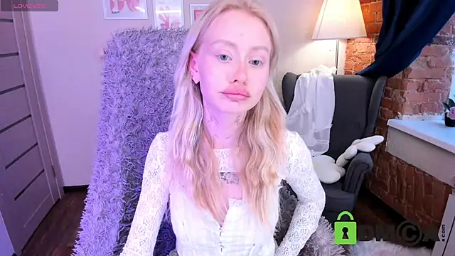 Snapshot of MalenaErnman chatting on February 28, 1:36 pm MalenaErnman online show from February 28, 1:36 pm