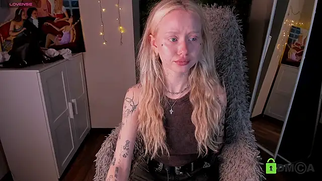 Snapshot of MalenaErnman chatting on November 7, 10:42 am MalenaErnman online show from November 7, 10:42 am