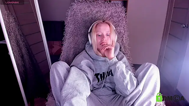 Snapshot of MalenaErnman chatting on January 26, 1:36 pm MalenaErnman online show from January 26, 1:36 pm