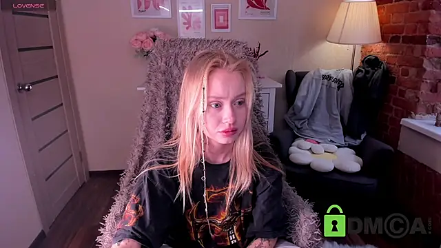 Snapshot of MalenaErnman chatting on March 18, 10:28 am MalenaErnman online show from March 18, 10:28 am