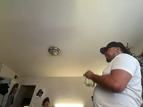 Snapshot of 4EVAGLACIERS chatting on January 1, 9:17 am 4EVAGLACIERS online show from January 1, 9:17 am