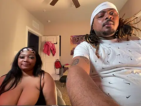 Snapshot of 4EVAGLACIERS chatting on November 20, 4:35 am 4EVAGLACIERS online show from November 20, 4:35 am