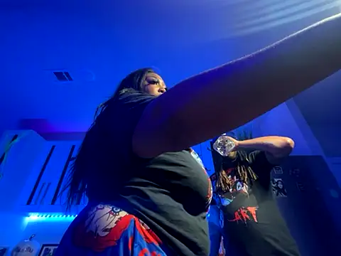 Snapshot of 4EVAGLACIERS chatting on October 31, 5:48 am 4EVAGLACIERS online show from October 31, 5:48 am