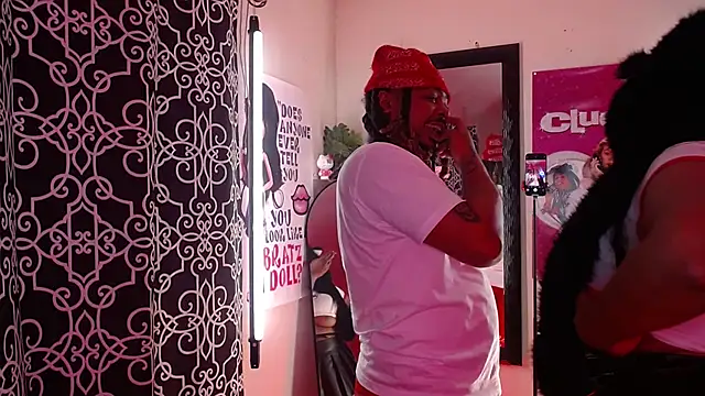 Snapshot of 4EVAGLACIERS chatting on February 22, 8:18 am 4EVAGLACIERS online show from February 22, 8:18 am