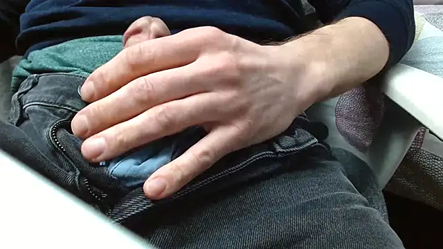 Snapshot of havefun32 chatting on January 14, 9:24 am havefun32 online show from January 14, 9:24 am