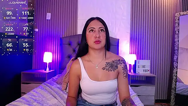 Snapshot of isabella_smith_ chatting on February 10, 1:44 pm isabella smith online show from February 10, 1:44 pm