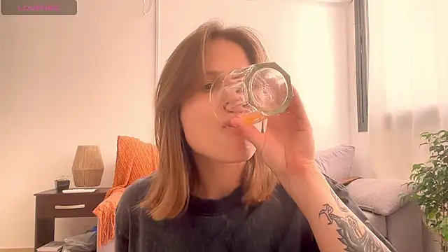 Your Hand In mine online show from November 16, 6:34 pm