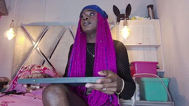 puca ebony online show from March 3, 7:17 pm