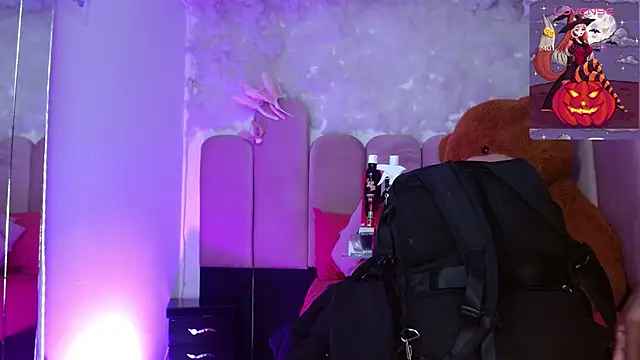 puca ebony online show from October 29, 7:35 pm