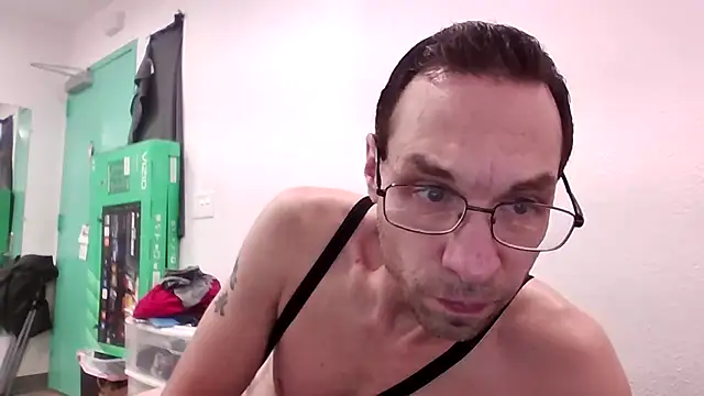 Iliketocooksquirt25 online show from May 5, 11:52 pm