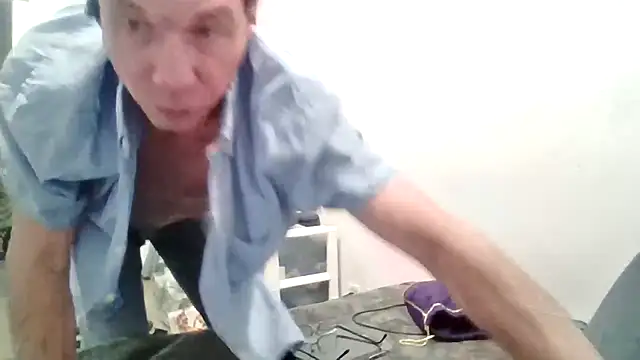 Iliketocooksquirt25 online show from April 23, 1:23 am