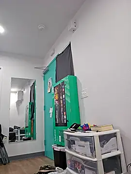 Snapshot of Iliketocooksquirt25 chatting on November 11, 5:02 am Iliketocooksquirt25 online show from November 11, 5:02 am