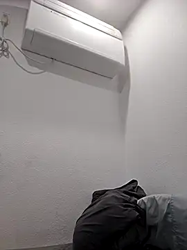 Iliketocooksquirt25 online show from April 12, 11:08 pm