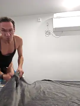 Iliketocooksquirt25 online show from December 18, 11:30 pm