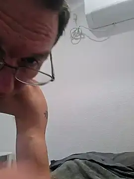 Snapshot of Iliketocooksquirt25 chatting on December 4, 3:16 am Iliketocooksquirt25 online show from December 4, 3:16 am