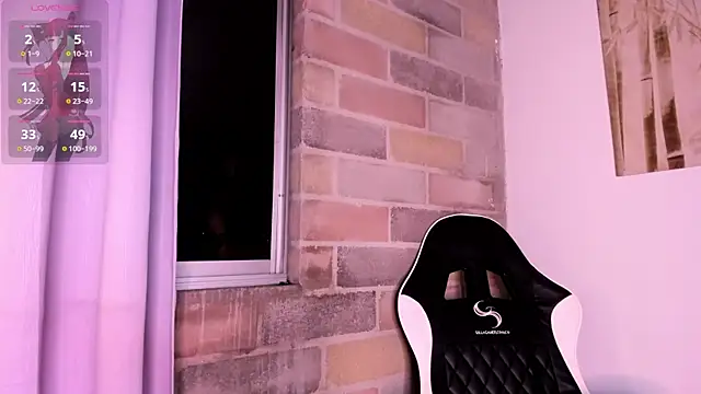 Snapshot of Im_Scarlet chatting on October 22, 11:14 pm Im Scarlet online show from October 22, 11:14 pm