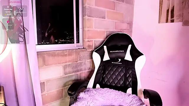 Snapshot of Im_Scarlet chatting on November 1, 1:45 am Im Scarlet online show from November 1, 1:45 am