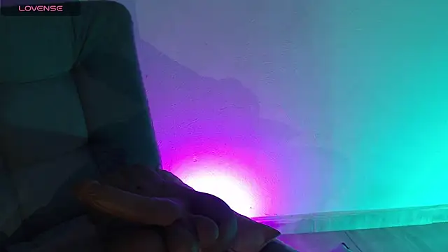 Snapshot of Ari-Hall chatting on October 10, 1:17 am Ari-Hall online show from October 10, 1:17 am