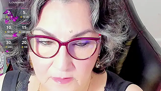 Snapshot of cataleya_mom chatting on October 13, 3:30 am cataleya mom online show from October 13, 3:30 am