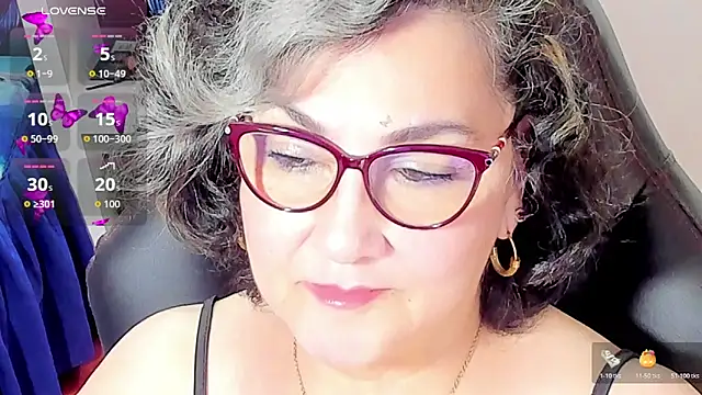 Snapshot of cataleya_mom chatting on November 2, 7:02 am cataleya mom online show from November 2, 7:02 am