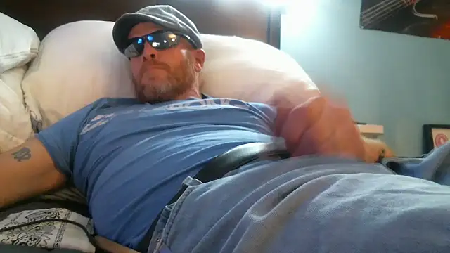 Snapshot of Twattagecottage1 chatting on January 14, 3:11 am Twattagecottage1 online show from January 14, 3:11 am