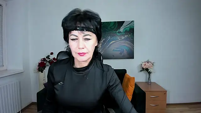 Silvia Wallec online show from October 26, 6:41 pm