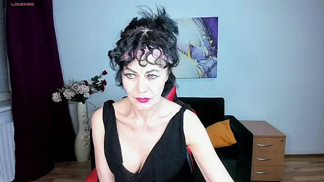 Silvia Wallec online show from May 2, 5:40 pm