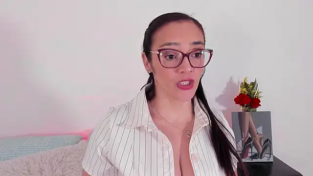 Jessica Herrera  online show from May 12, 10:27 pm