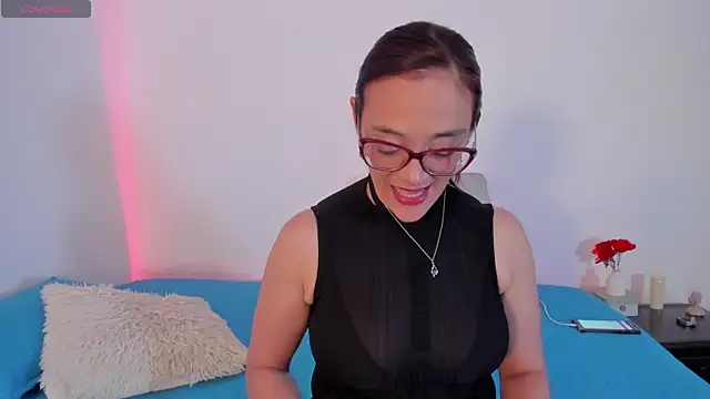 Jessica Herrera  online show from April 28, 9:52 pm