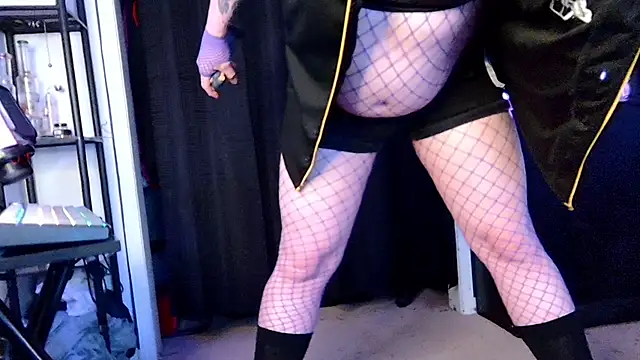 famousALYX online show from November 5, 7:55 am