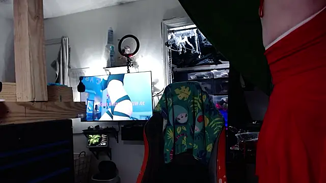 famousALYX online show from February 11, 9:31 am