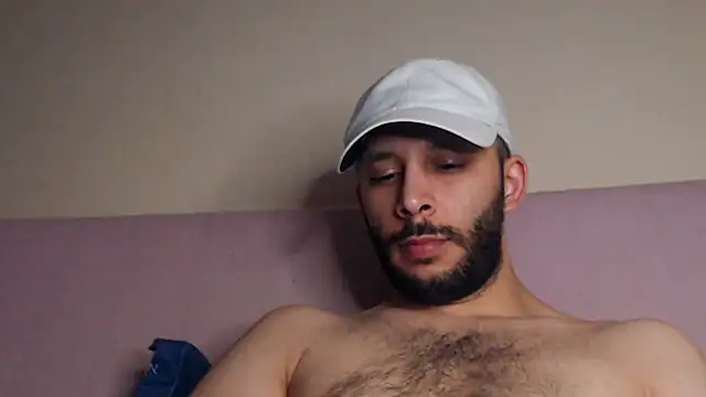 Snapshot of henryaxe chatting on September 13, 9:48 pm henryaxe online show from September 13, 9:48 pm