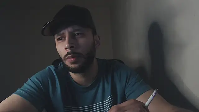 Snapshot of henryaxe chatting on October 18, 3:19 am henryaxe online show from October 18, 3:19 am