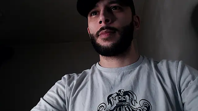 Snapshot of henryaxe chatting on November 27, 11:49 pm henryaxe online show from November 27, 11:49 pm