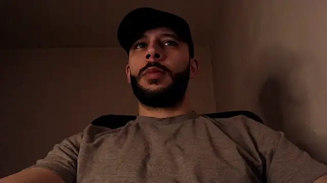 Snapshot of henryaxe chatting on October 26, 7:42 am henryaxe online show from October 26, 7:42 am