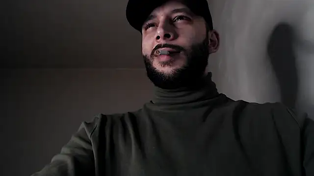 Snapshot of henryaxe chatting on November 29, 1:50 am henryaxe online show from November 29, 1:50 am