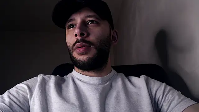 Snapshot of henryaxe chatting on November 16, 10:09 am henryaxe online show from November 16, 10:09 am