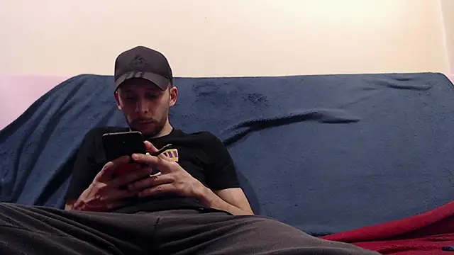 Snapshot of henryaxe chatting on March 16, 4:34 pm henryaxe online show from March 16, 4:34 pm