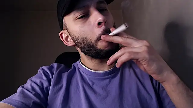 Snapshot of henryaxe chatting on November 20, 9:32 am henryaxe online show from November 20, 9:32 am