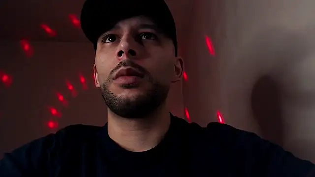 Snapshot of henryaxe chatting on October 30, 10:13 am henryaxe online show from October 30, 10:13 am