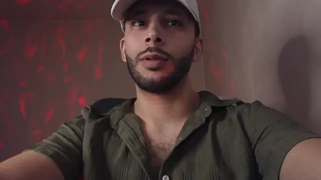 Snapshot of henryaxe chatting on September 19, 8:57 pm henryaxe online show from September 19, 8:57 pm