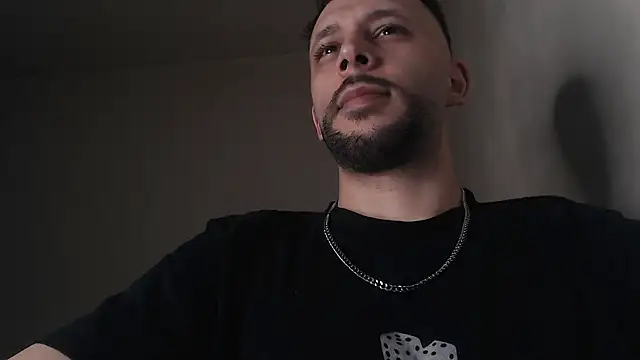 Snapshot of henryaxe chatting on May 17, 3:01 pm henryaxe online show from May 17, 3:01 pm