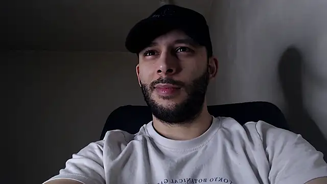 Snapshot of henryaxe chatting on December 17, 2:44 pm henryaxe online show from December 17, 2:44 pm