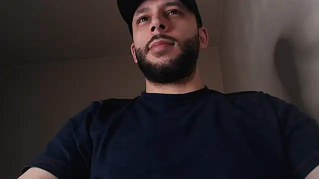 Snapshot of henryaxe chatting on April 30, 11:17 am henryaxe online show from April 30, 11:17 am