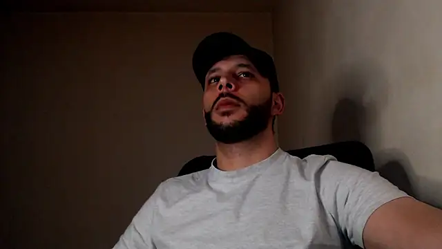 Snapshot of henryaxe chatting on October 14, 9:36 pm henryaxe online show from October 14, 9:36 pm