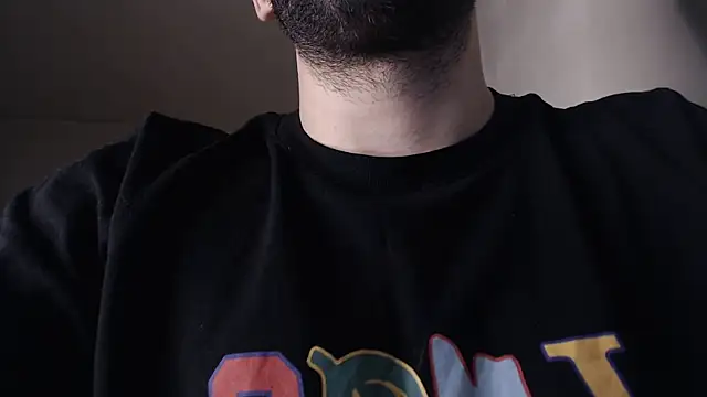 Snapshot of henryaxe chatting on November 11, 1:55 am henryaxe online show from November 11, 1:55 am