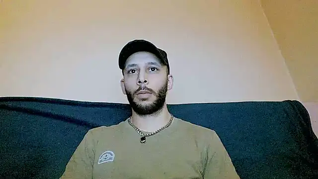 Snapshot of henryaxe chatting on February 25, 12:14 am henryaxe online show from February 25, 12:14 am