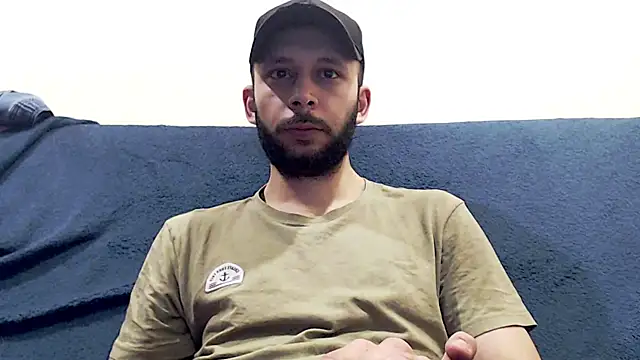 Snapshot of henryaxe chatting on March 11, 5:35 pm henryaxe online show from March 11, 5:35 pm